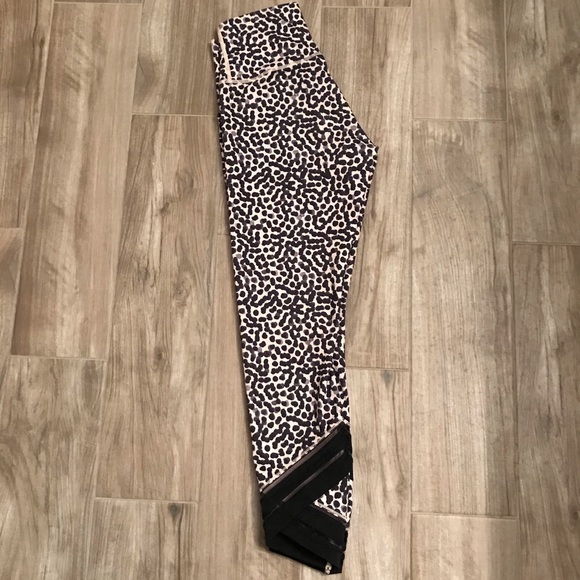 Lululemon leopard print high waist leggings - Picture 9 of 13